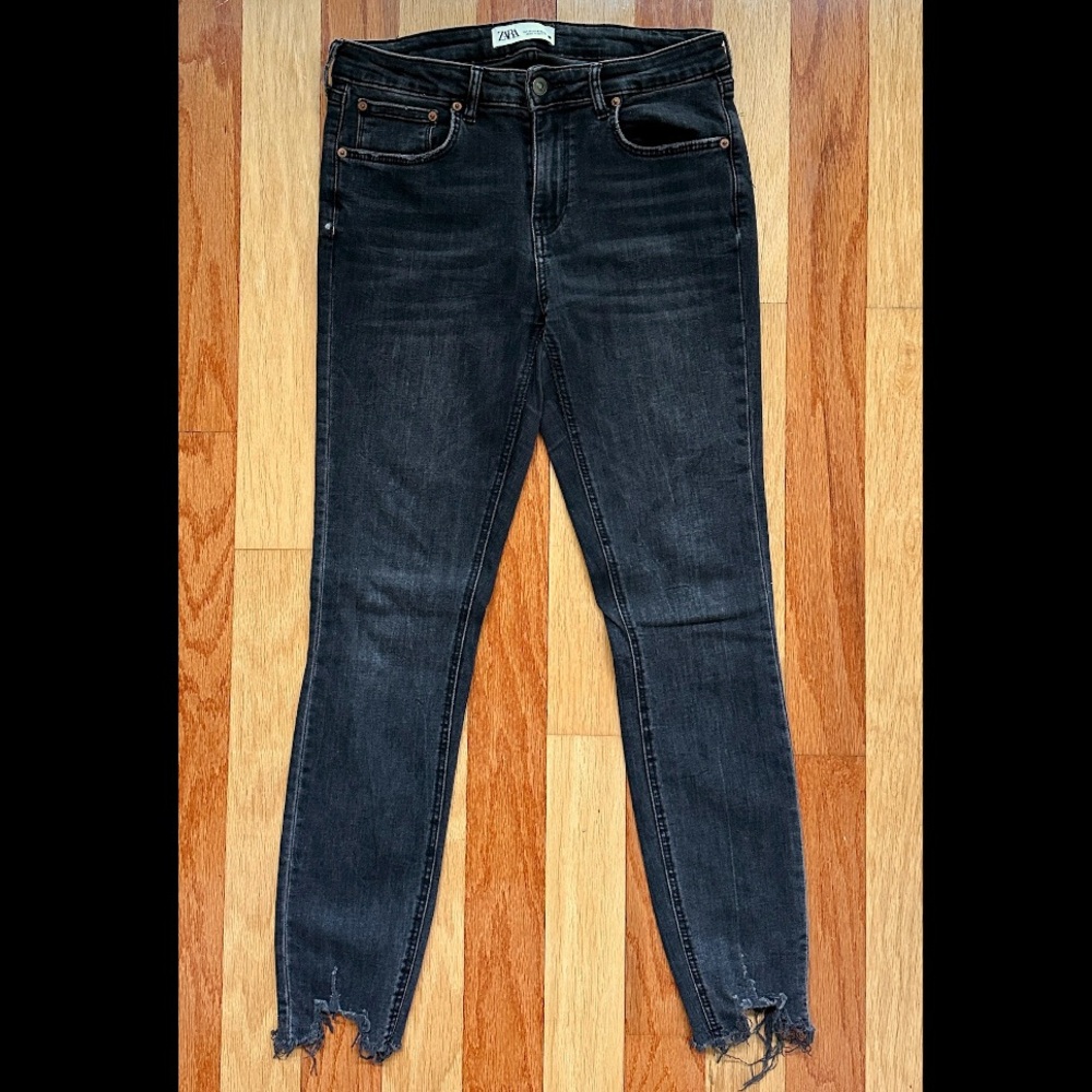 ZARA THE SKINNY IN PEARL BLACK DISTRESSED FADED JEANS LEGGINGS CHEWED HEM SIZE 8
